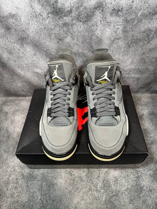 Size 10.5 | Jordan 4 Cool Grey With Box | Pre-Owned main image 6